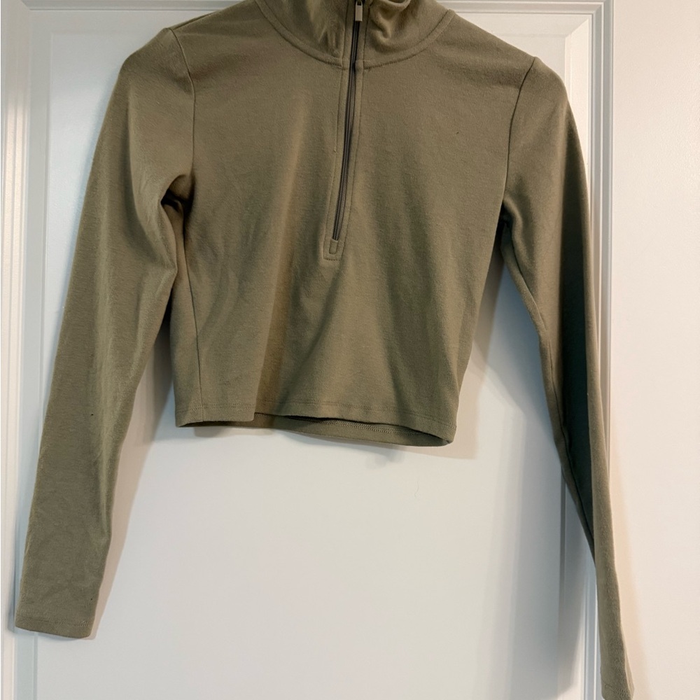 Aritiza Women's Olive Green Long Sleeve Top